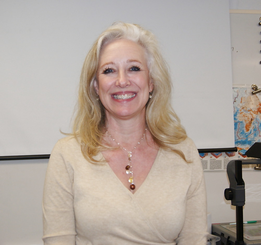 Femme séduisante à Montpellier pour soirées passionnées rencontre-Cougar-Montpellier