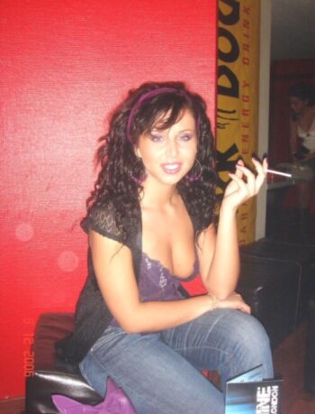 Trouve un partenaire chaud pour des jeux coquins à Nantes, une Beurette dans la trentaine cherche un homme sexy et aventurier plan-sexe