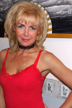 Femme mature de Marseille cherche du cul : t’as le calibre pour me faire hurler au tel ? Nathalie - plan-sexe