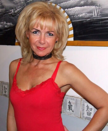 Femme mature de Marseille cherche du cul : t’as le calibre pour me faire hurler au tel ? plan-sexe