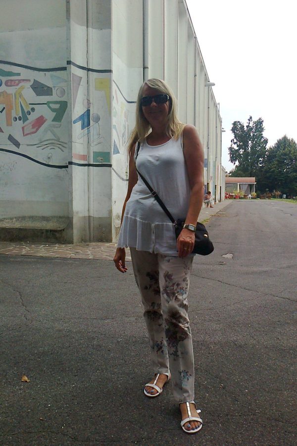 Envie d’air léger et de parler sans prise de tête, un café ensoleillé? rencontre-Cougar-Versailles