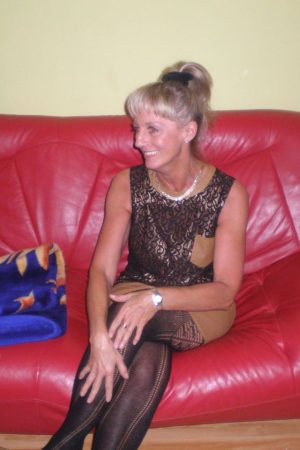 Dominatrice cherche soumis loyal à Bordeaux Hélène - rencontre-Dominatrice-Bordeaux