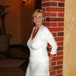 La frustrée du binge-watch Rachel - rencontre-MILF-Nancy