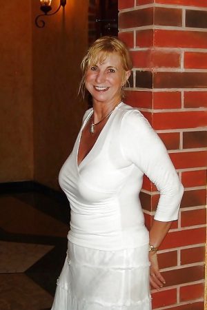 La frustrée du binge-watch Rachel - rencontre-MILF-Nancy