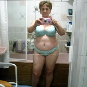 Y a des soirs où une meuf a juste envie de marcher pieds nus sur le sable, point Samira - rencontre-Naturiste-Orléans