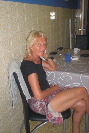 Fini le ménage et là… Nicole - rencontre-MILF-Châtellerault