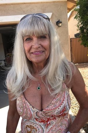 Un mec à deux Evelyne - rencontre-Cougar-Arles