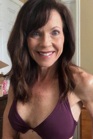 Un café et un doux frisson à partager ! Claire - rencontre-Cougar-Saint-Brieuc
