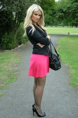Une pause bien méritée après trop de boulot! Nina - rencontre-Milf-Toulouse