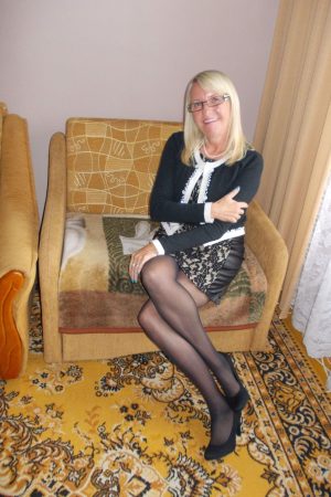 Nue comme un verre d’eau chaude Corinne - rencontre-Cougar-Savigny-sur-Orge