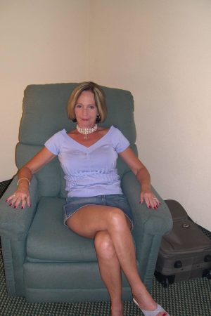 Soirée solo, mais pas pour longtemps Chloé - rencontre-Cougar-Vigneux-sur-Seine